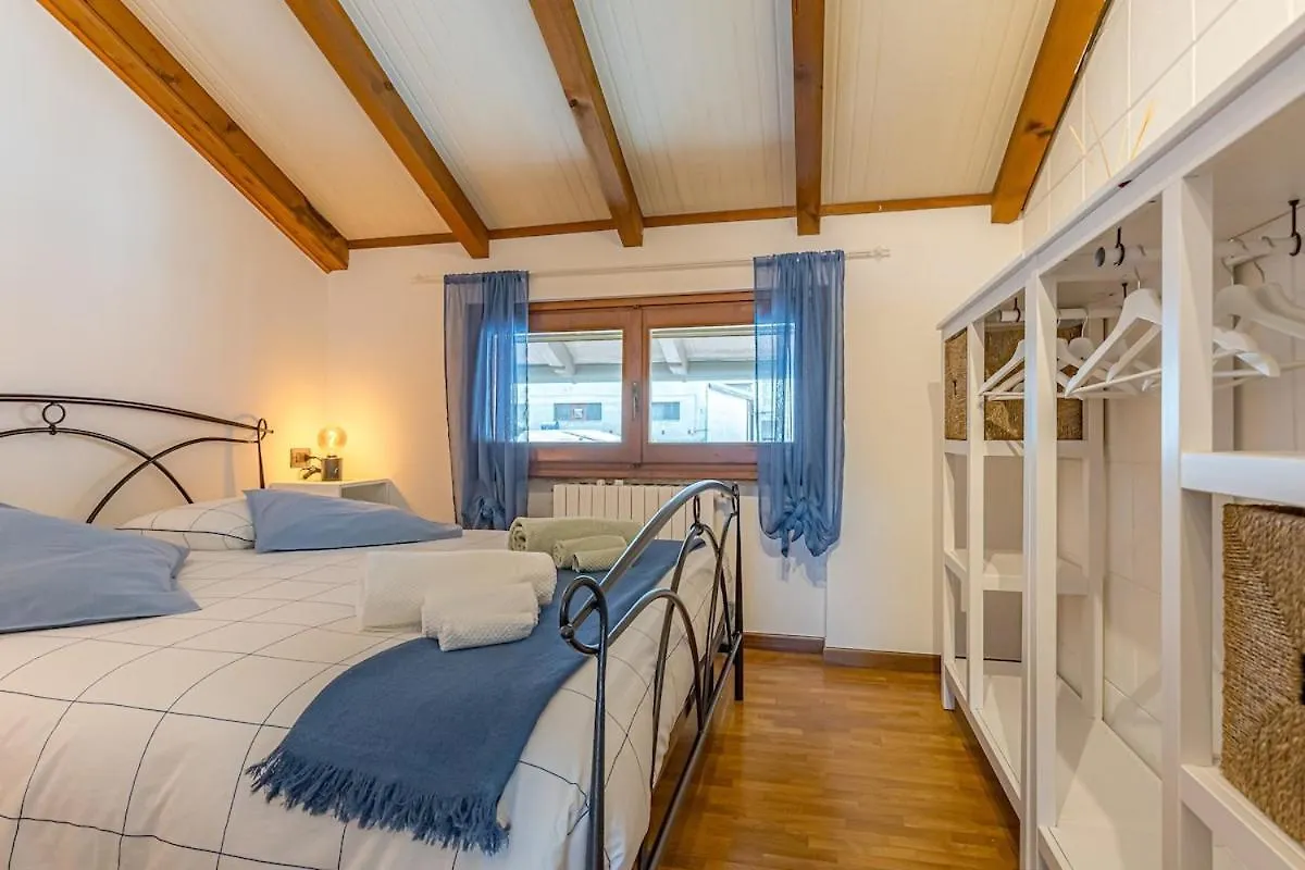 Romantic Como Hideaway With Private Parking location